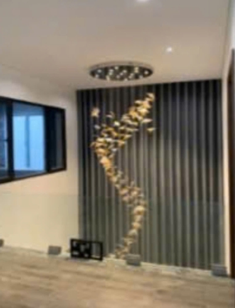 Đèn chùm pha lê thả thông minh PL030 gồm 120 lá phong chia 3 màu, mâm tròn inox gương trắng, 18 mắt COB dimmer có điều khiển xa, KT(mm): D1000 x H3500